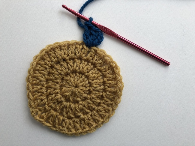 circle in granny square