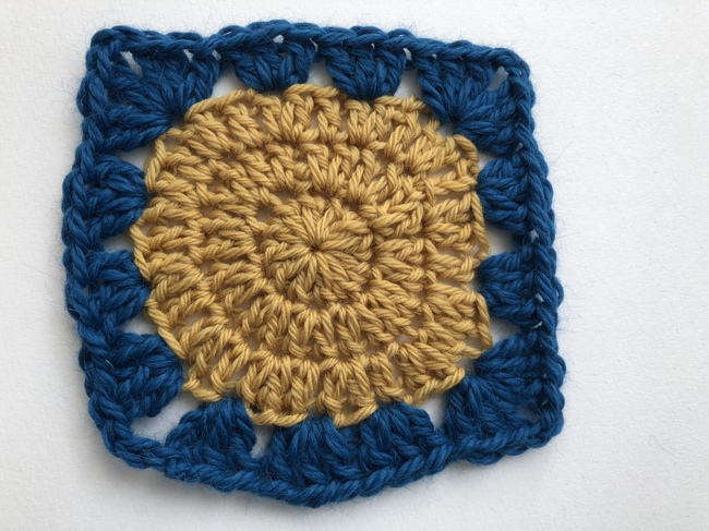 circle in granny square