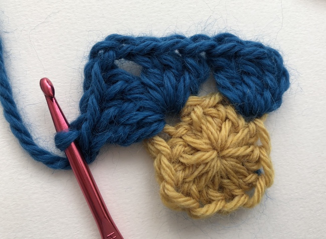circle in granny square