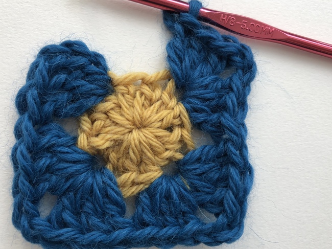 circle in granny square round 2