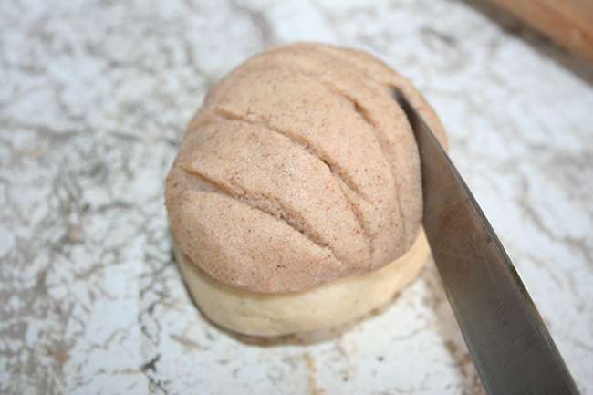 Pan dulce scoring