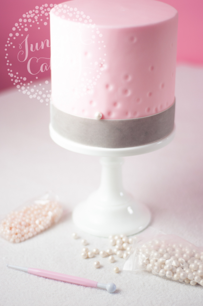 Vintage cake tutorial with a modern twist