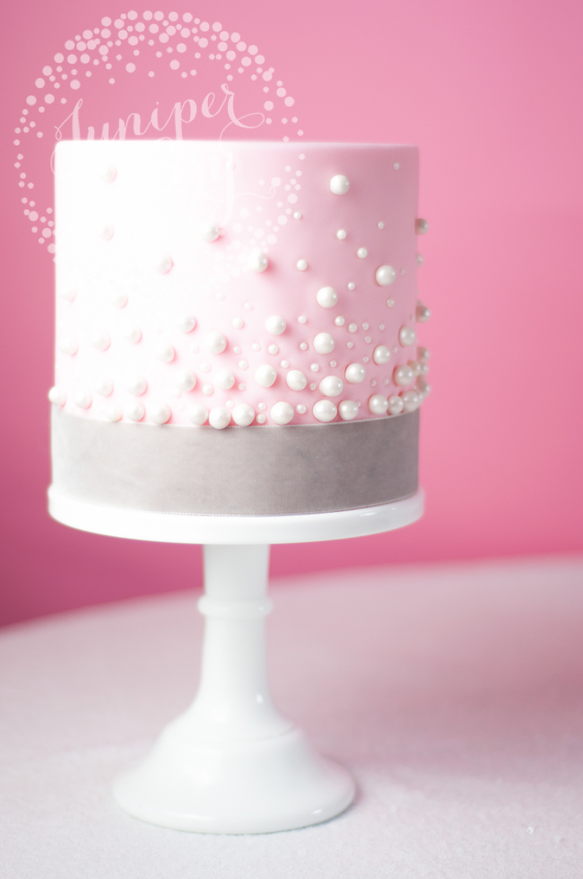 How to decorate a vintage modern cake by Juniper Cakery