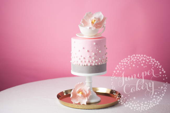 How to create an easy vintage inspired cake