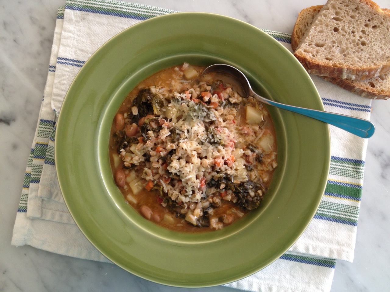 Vegetable soup with farro and kale 
