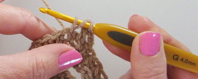 How to crochet a fingerless mitt fpdc tutorial 4