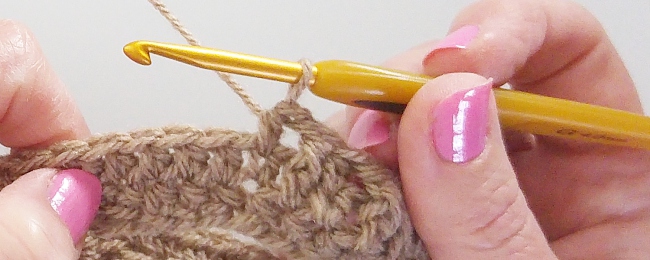 How to crochet a fingerless mitt fpdc tutorial 5