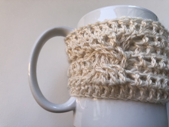 cabled crochet cozy for mug