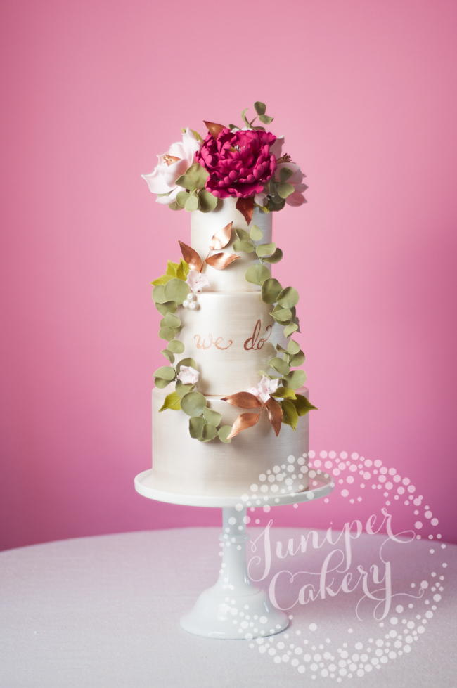 Discover how you can create a floral wreath cake