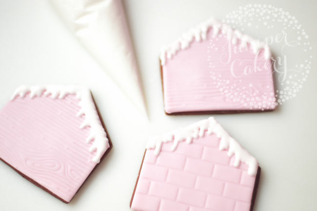 How to create cute gingerbread house cookies by Juniper Cakery