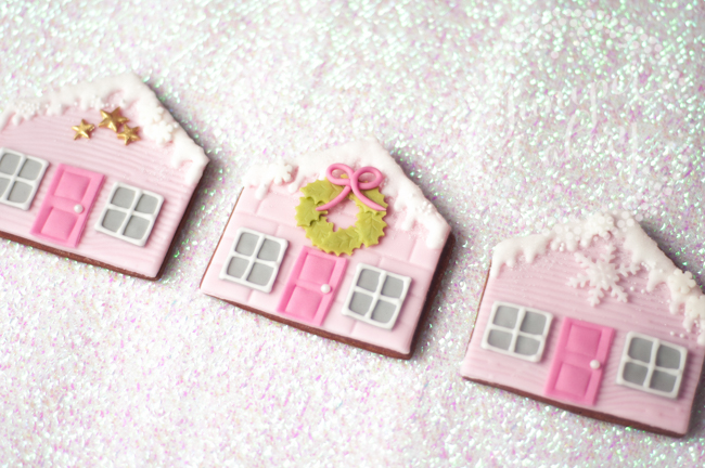 How to decorate flat gingerbread house cookies