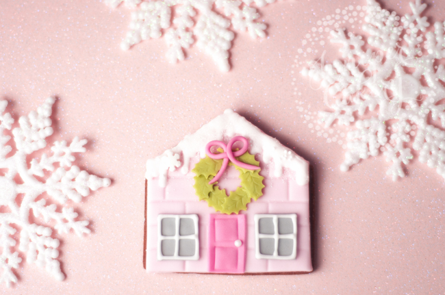 Adorable gingerbread house cookies tutorial