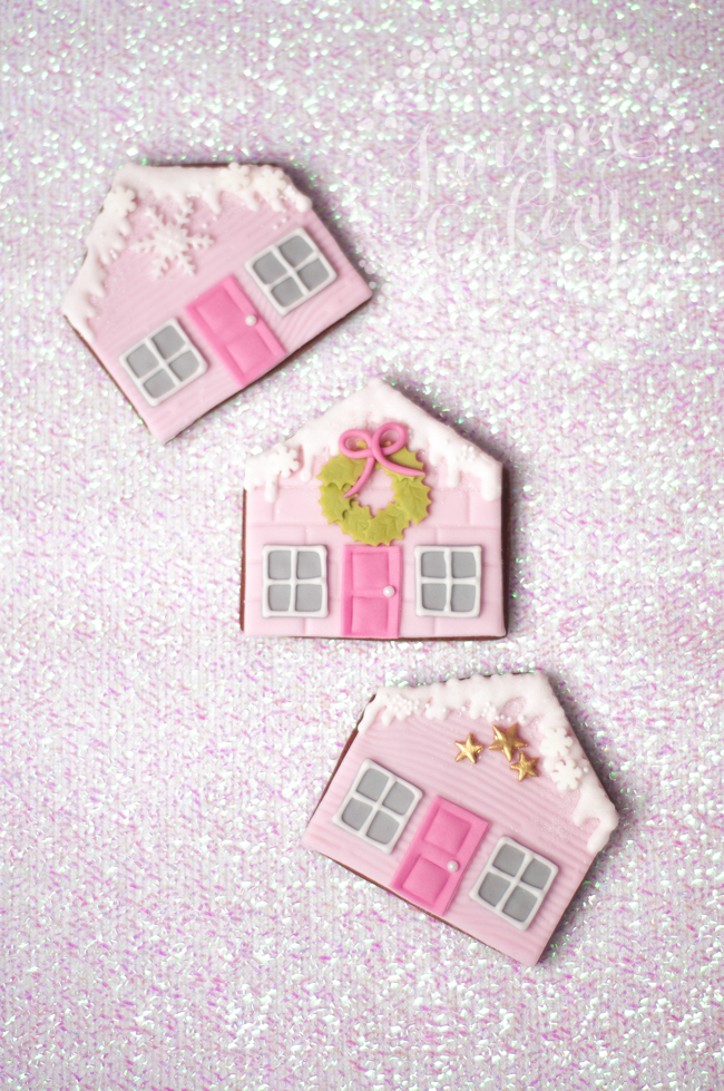 Find out to decorate flat gingerbread house cookies