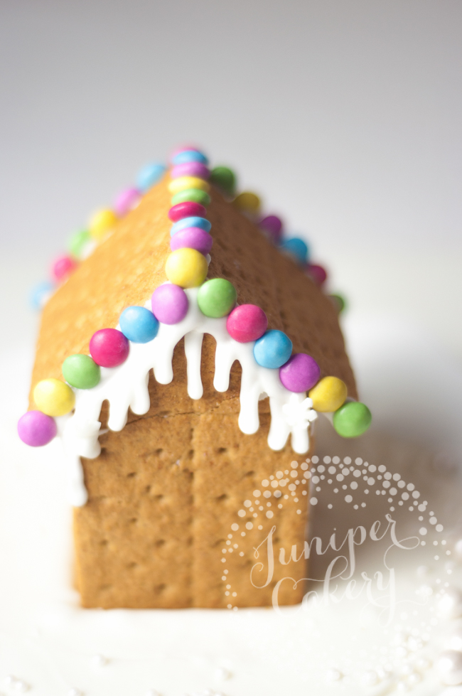 Learn how to make a graham cracker gingerbread house candy decorating