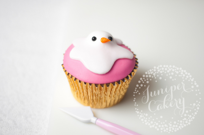 How to make melted snowman cupcakes for Christmas get-togethers