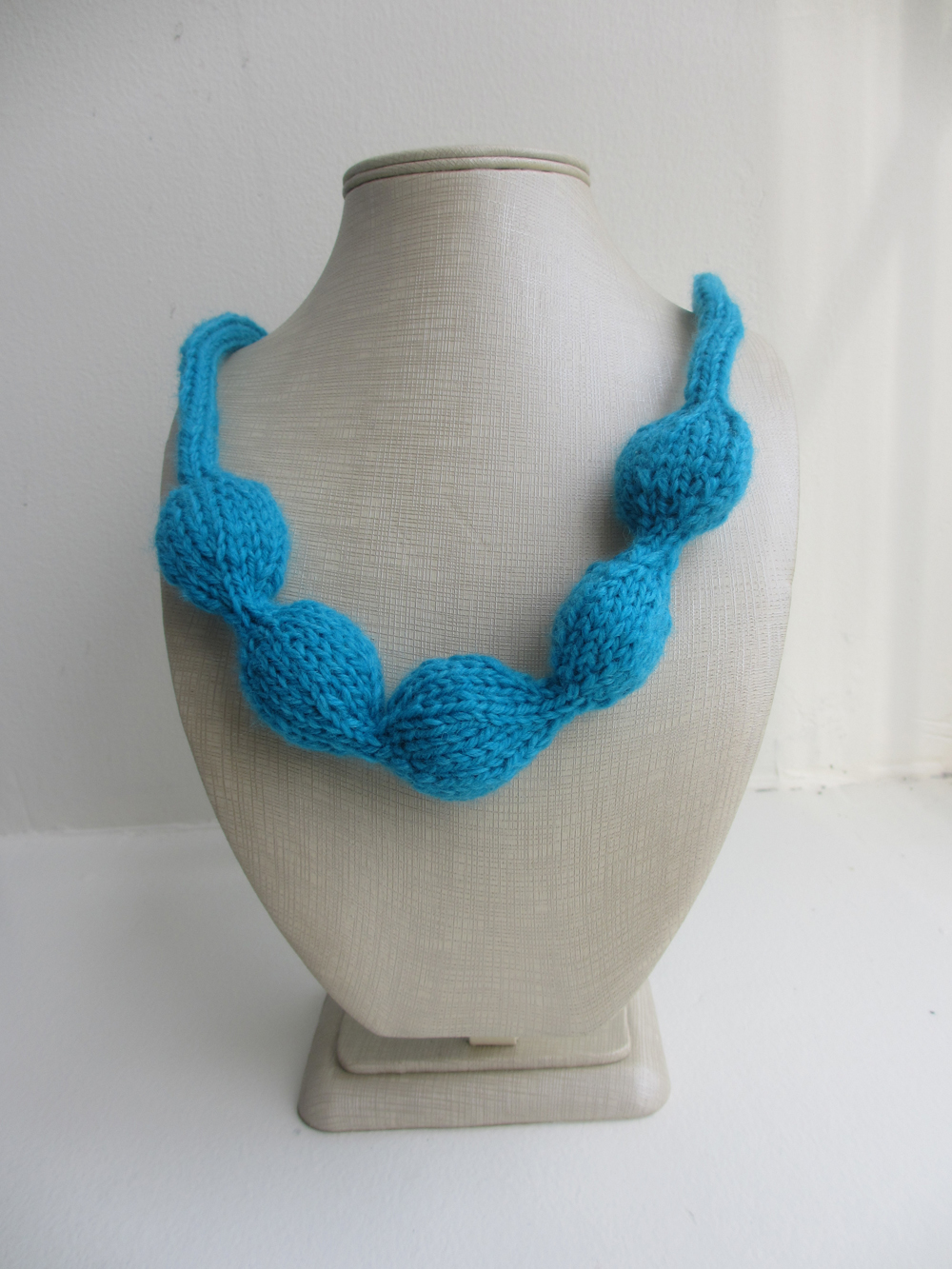 Knit Pearl Necklace