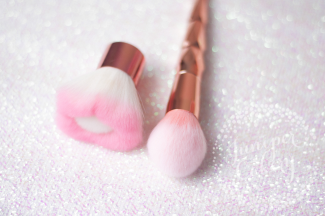 What brush to use to dust with luster