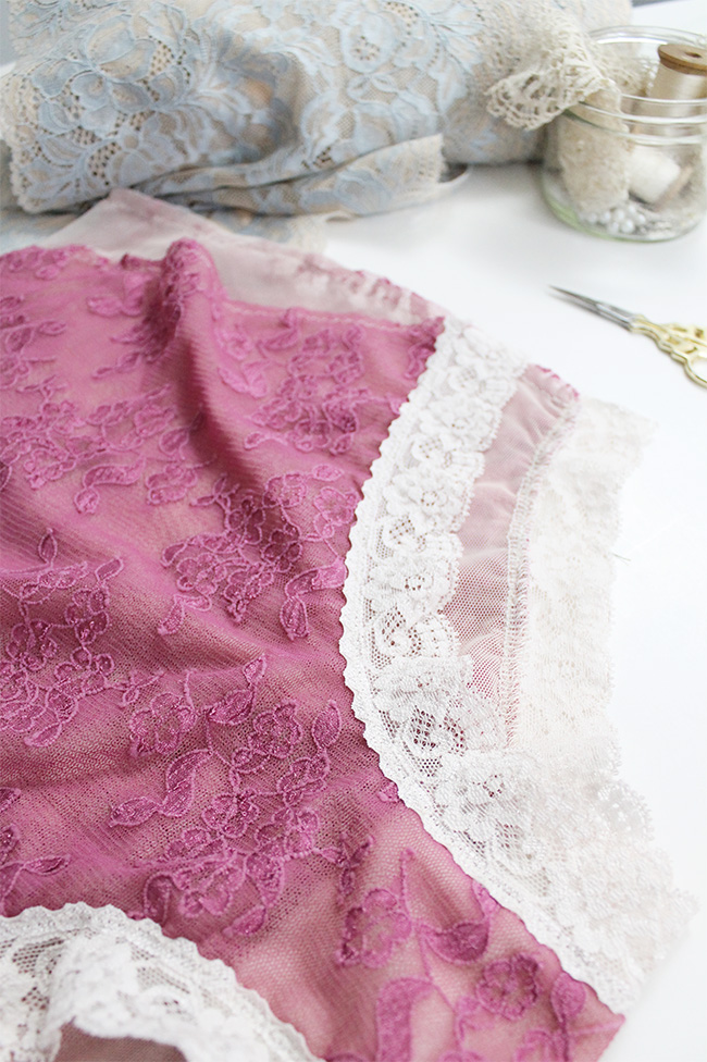 Sewing stretch lace trim