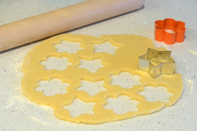 How to Roll Out Cookie Dough: The Cut Outs