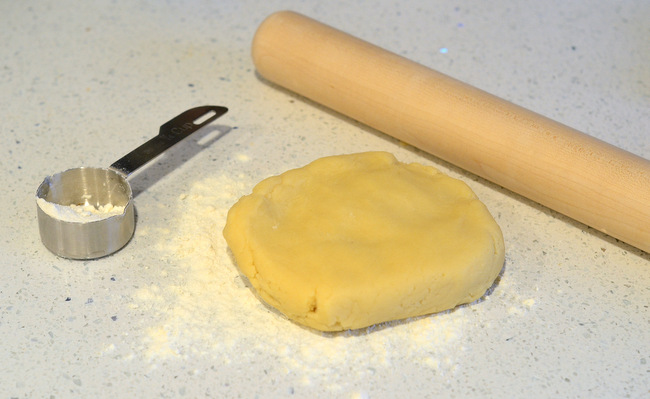 How to Roll Out Cookie Dough: The Work Surface