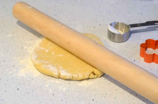 How to Roll Out Cookie Dough: The Rolling Pin