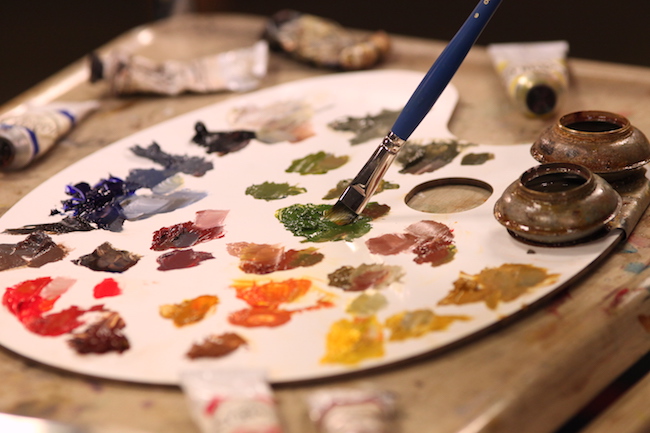 Mixing oil paint on a palette