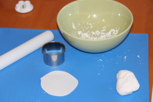 How to Make Sugar Flowers: Preparing Surface and Materials
