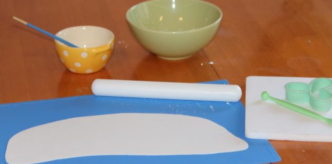 Cutting Gum Paste for Making Sugar Flowers