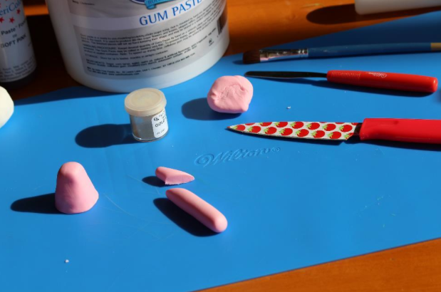 roll gum paste