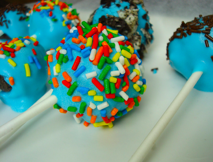 Cake Pops Coating in Blue Candy Melt and Sprinkles