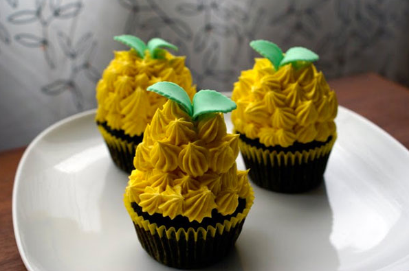 pineapple cupcakes