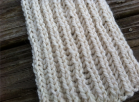 Close Up View of Grey Brioche Scarf