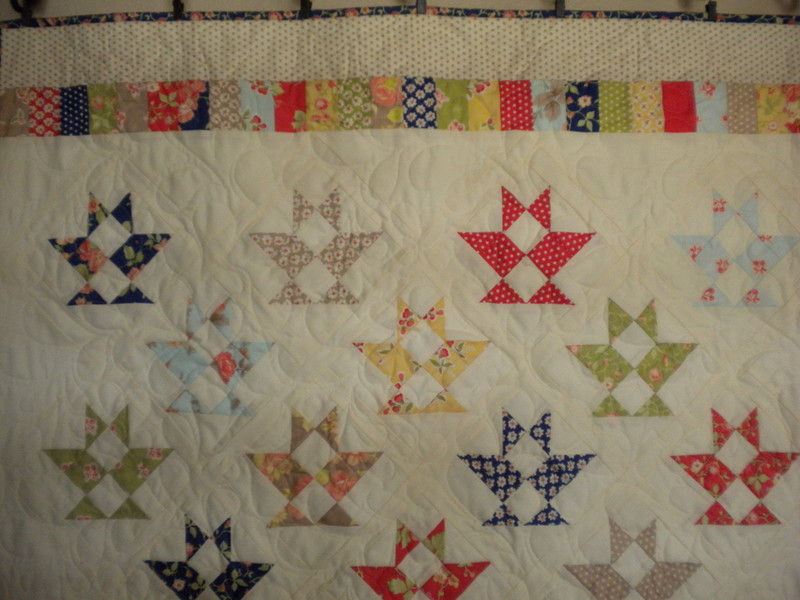 White Quilt with Triangle Pattern and Colorful Border