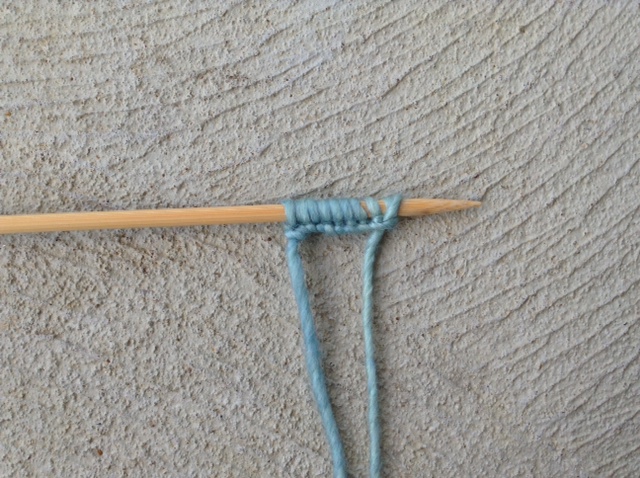 Solo Knitting Needle with Blue Yarn Cable Cast On 