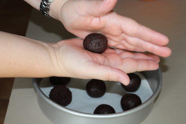 Forming Balls with Cake Dough