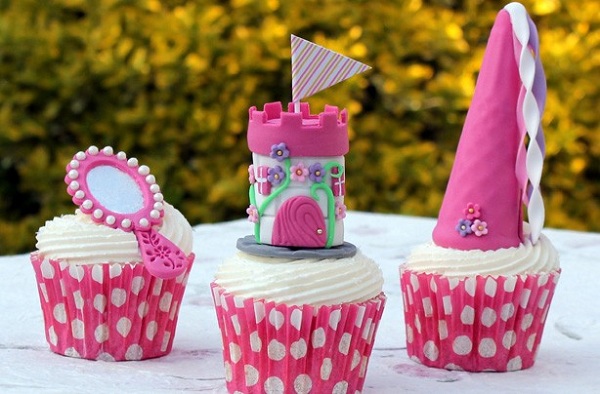 Cupcakes Topped with Fondant Princess Accessories