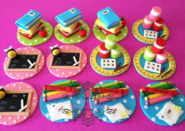 Fondant Toppers Shaped as Books, Crayons, Chalkboard