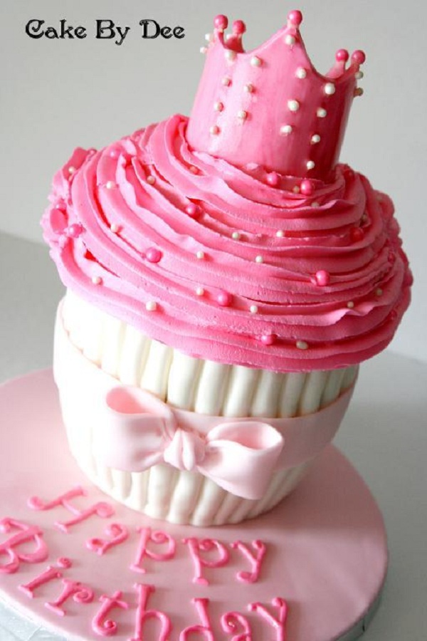 Pink Fondant Princess Crown Cupcake 