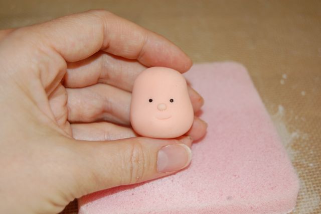 Fondant Face with Sprinkle Eyes, Little Fondant Nose, Formed Mouth