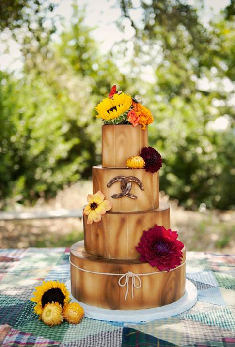 Wood-Textured Four-Layered Cake with Fondant Horse Shoes