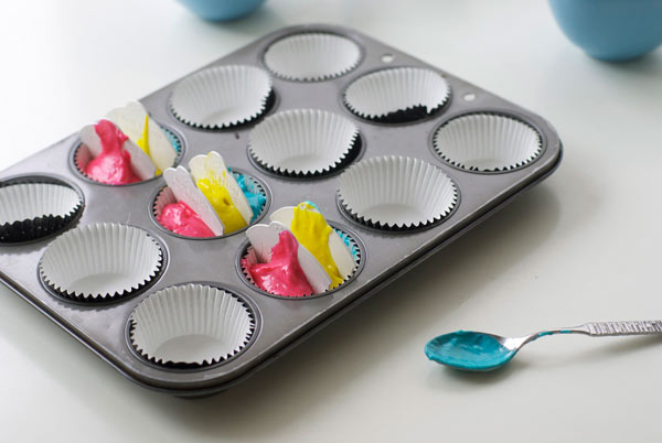 Putting Batter Into Cupcake Tins Using Dividers