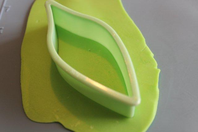 Cutting Leave Shapes for Modeling Chocolate Palm Tree