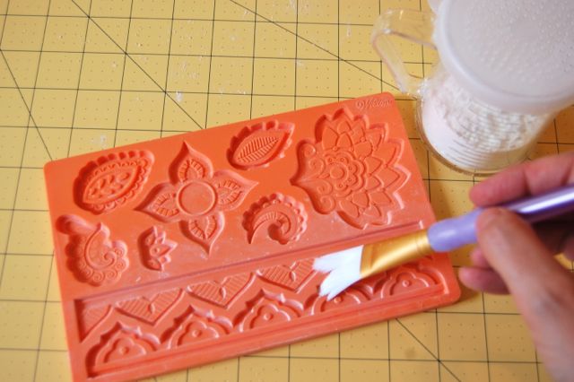 Dusting the Mold with Cornstartch
