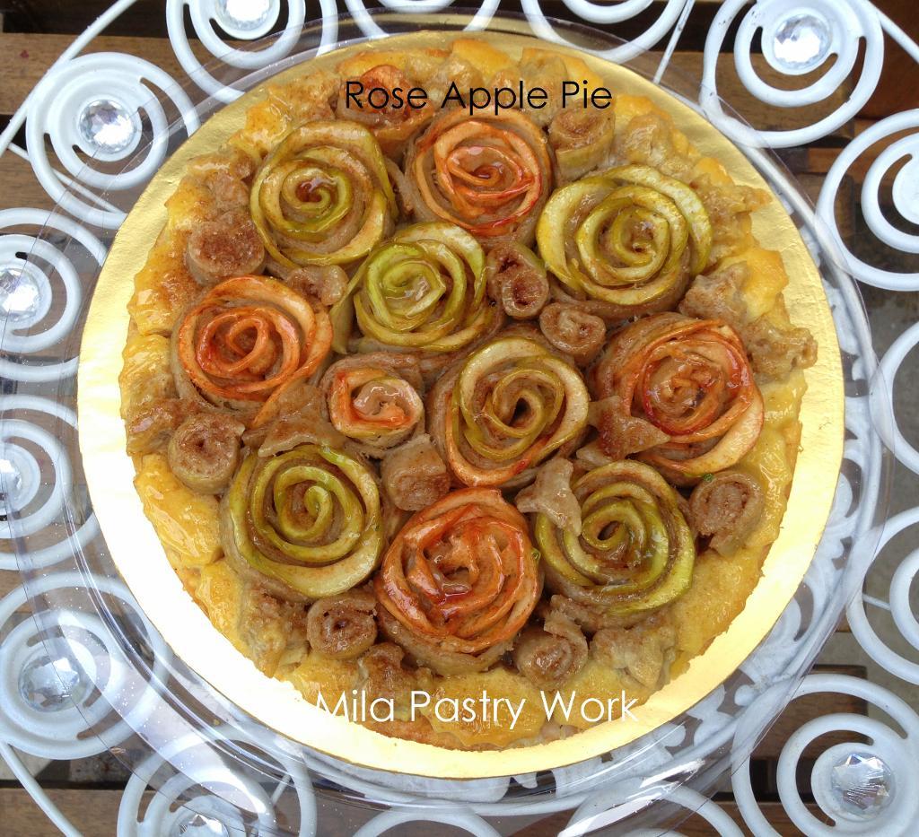 Pie Crust Featuring Rose Design Made with Apples