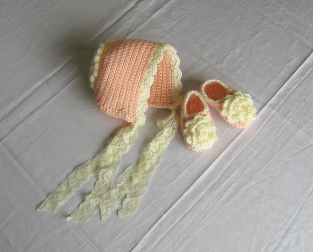 Knit Bonnet and Baby Shoes with Chrysanthemum