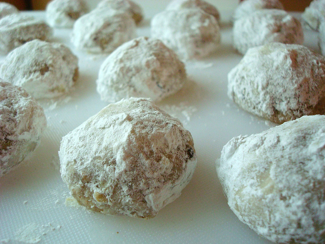 Creative Holiday Cookies: Snowballs
