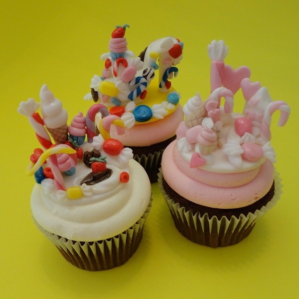 Cupcakes with Fondant Candy Toppers