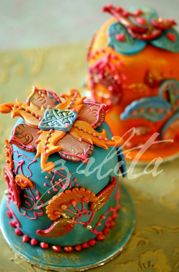 Cupcake Adorned with Fondant
