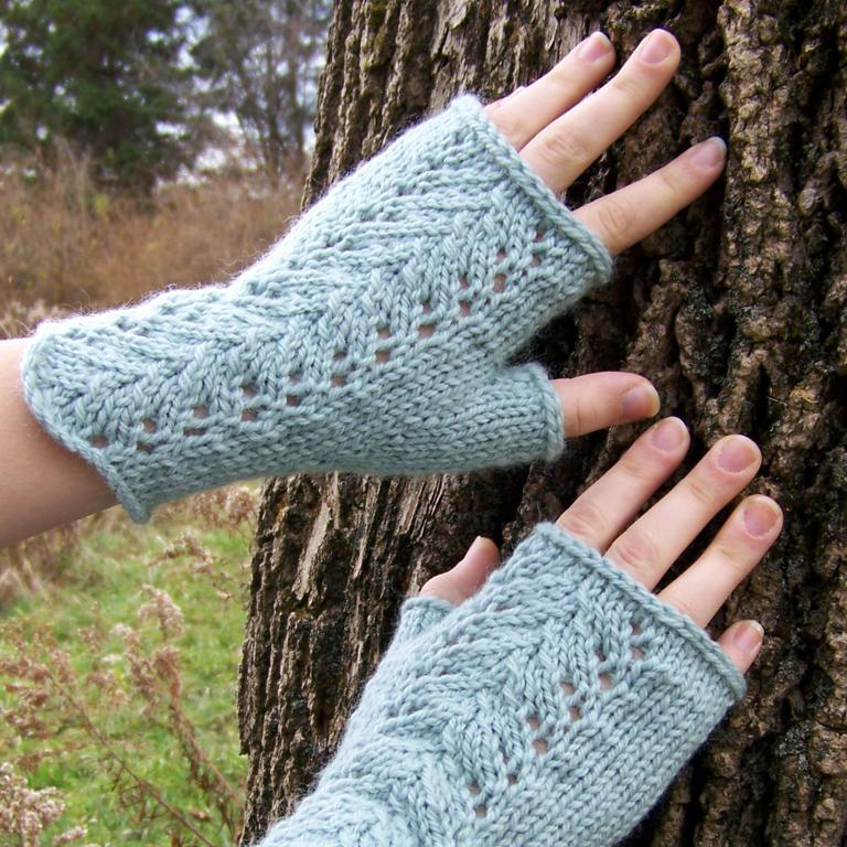 Lace knit fingerless gloves