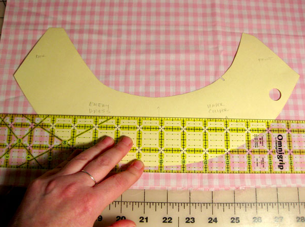 Measuring a collar - Fashion Sewing Techniques on Craftsy 